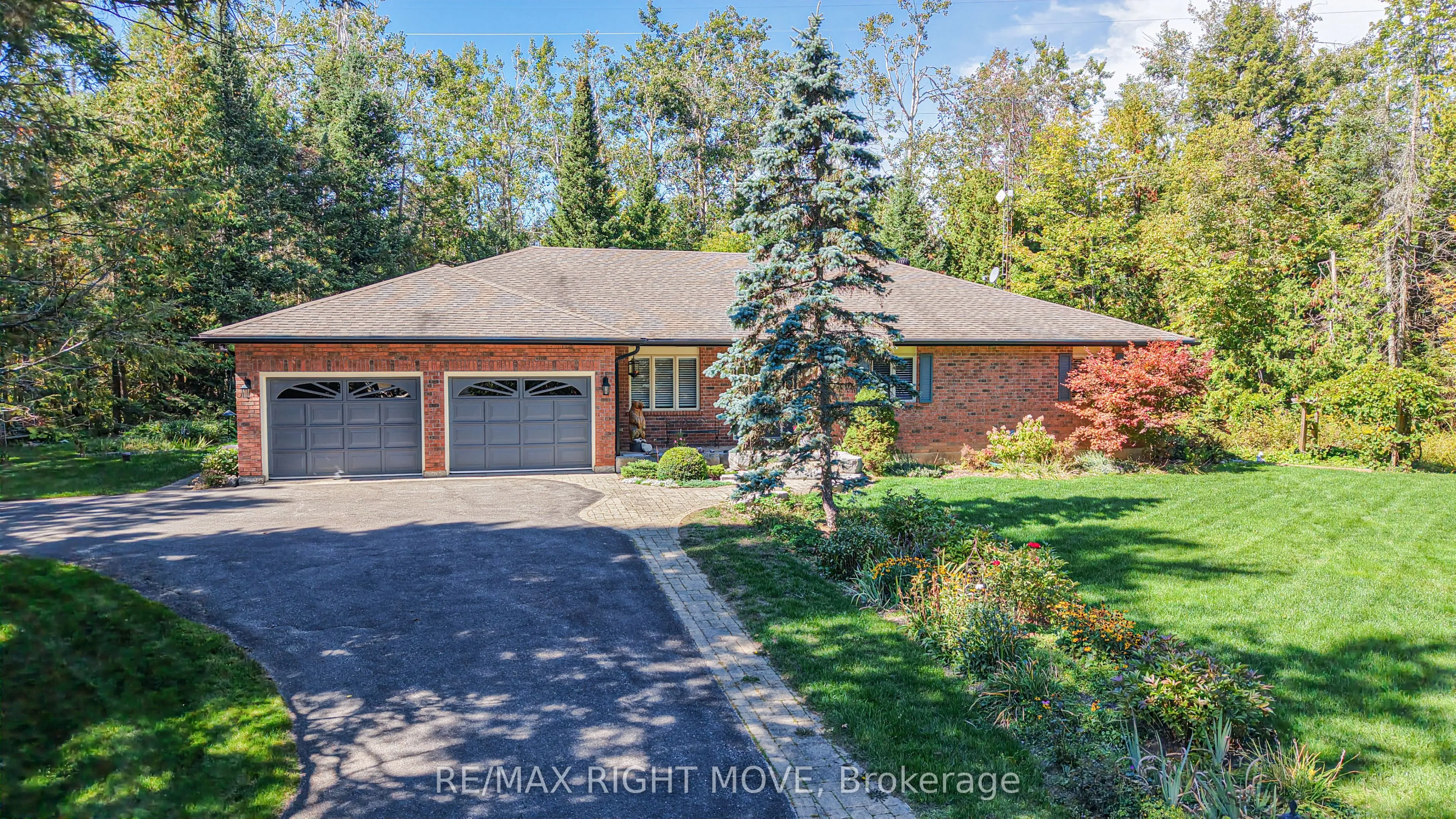 1892 CARRIAGE Court, ON L3V 6H2