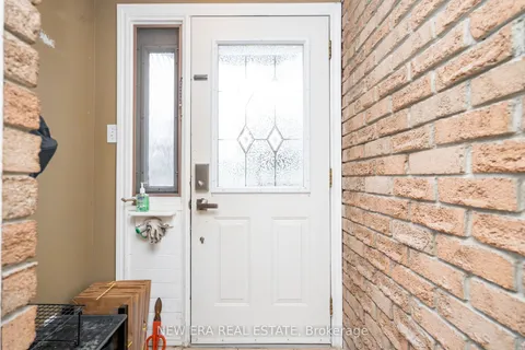 34 LAMPMAN Lane, ON L4N 5B1