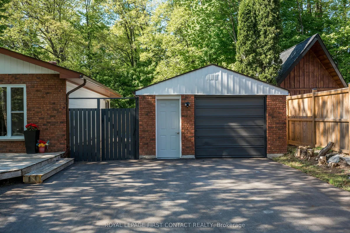 11 Broad Street, ON L9M 1E9