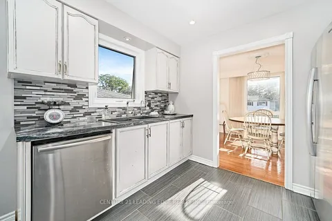 25 Eileen Drive, ON L4N 4M5