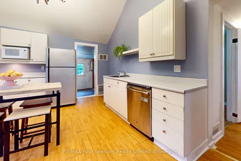 72 Sixth Street, ON L9Y 1Y7