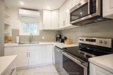 56 Georgian Manor Drive, ON L9Y 3Z1