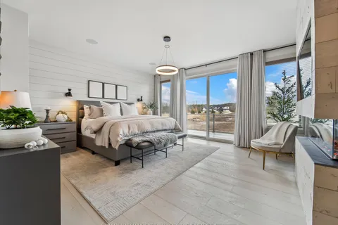 7 Meadowlark Way, ON L9Y 0K1