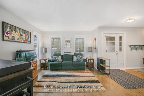 22 LAURIER Boulevard, ON L9M 0J2