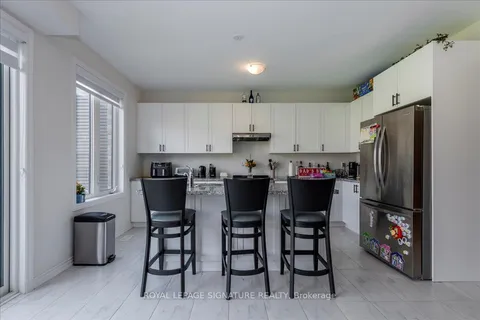 183 Rosanne Circle, ON L9Z 1J7