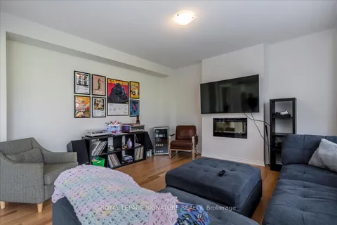 183 Rosanne Circle, ON L9Z 1J7