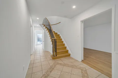 391 Hickling Trail, ON L4M 6A9