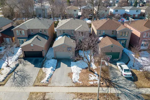 391 Hickling Trail, ON L4M 6A9