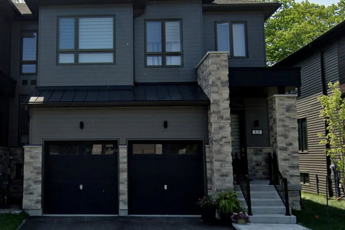 13 Eberhardt Drive, ON L9Z 0K6
