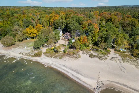 64 Wahnekewening Drive, ON L0L 2J0