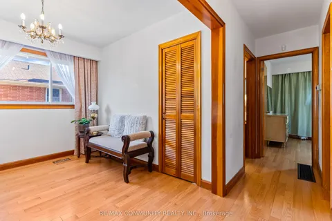 287 John Street, ON L4R 2J6