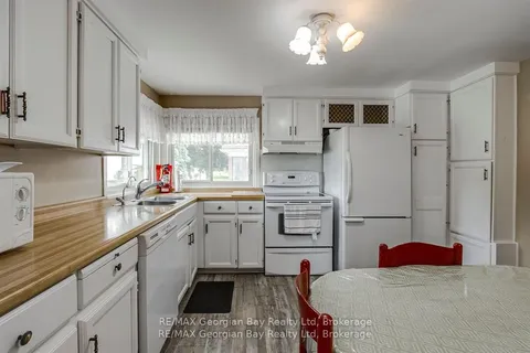 586 Dominion Avenue, ON L4R 1R3