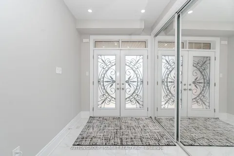 16 Westminster Circle, ON L4M 0A3