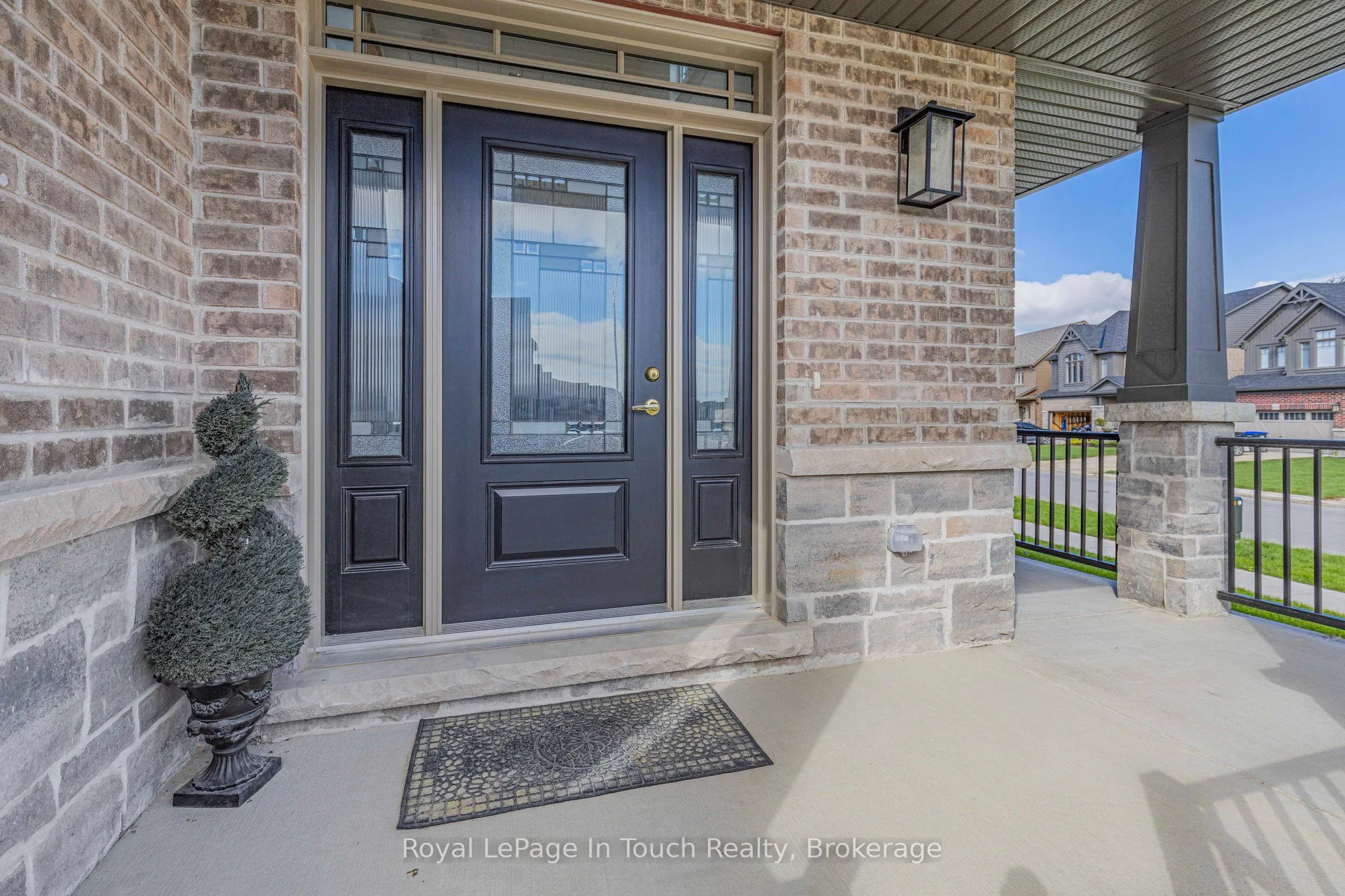 2 ROWLAND Street, ON L9Y 5M4