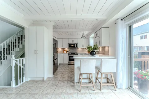 14 Regina Road, ON L4M 7J1