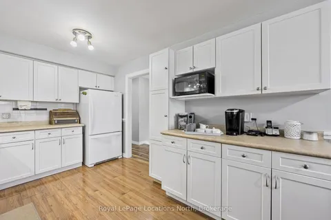 163 Collins Street, ON L9Y 4L7