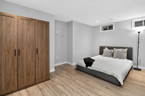 63 Robertson Street, ON L9Y 0X1