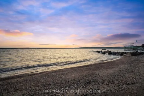 1697 Champlain Road, ON L9M 0E3