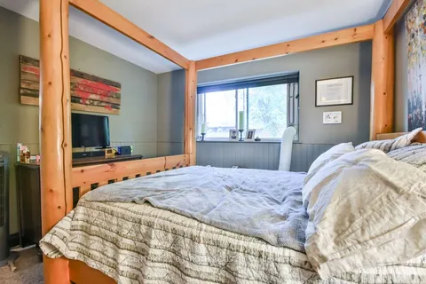 33 Iroquois Ridge, ON L0K 1E0