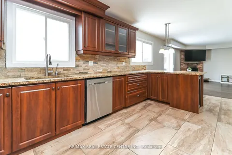 22 Meadowlark Road, ON L4M 6C8