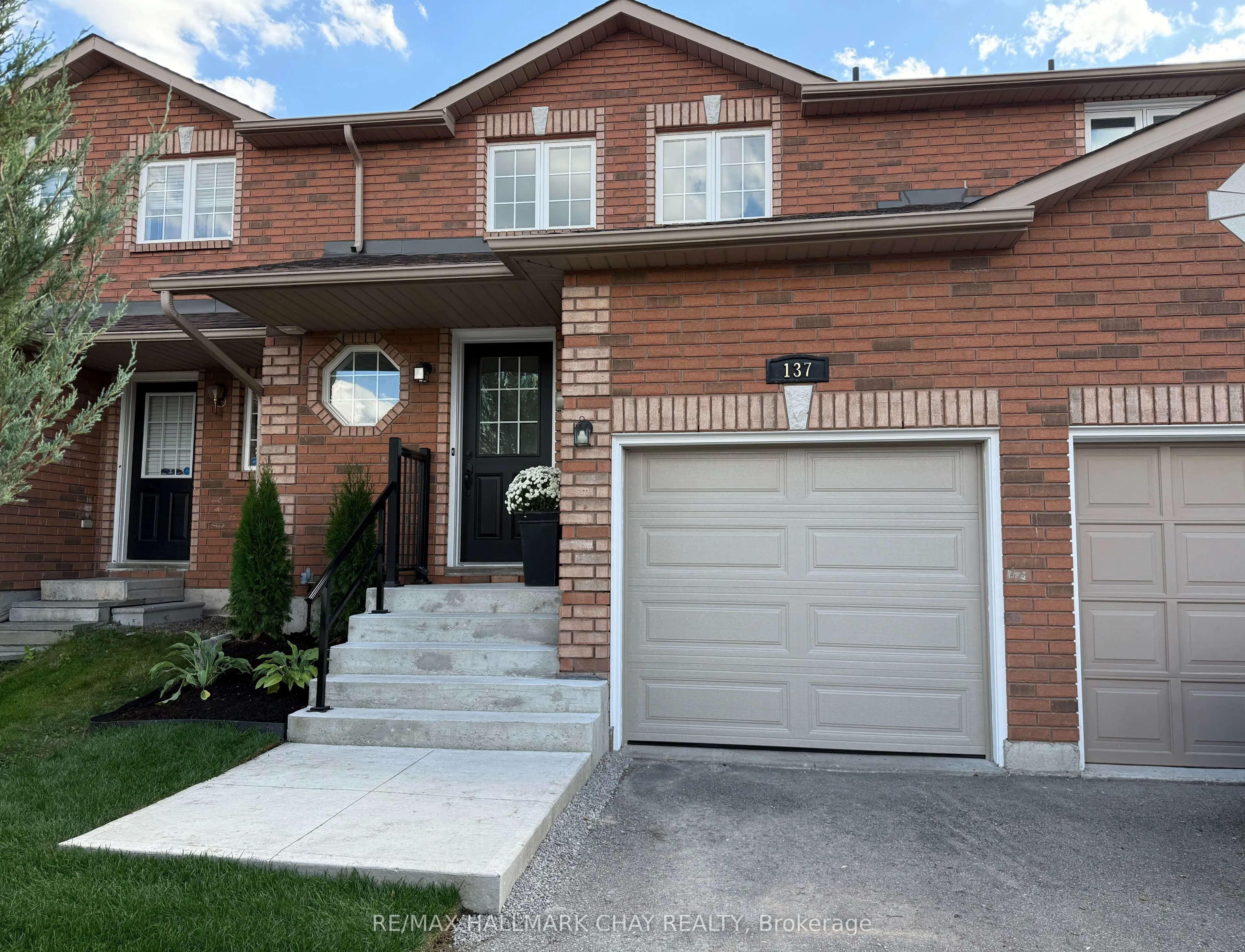 137 Courtney Crescent, ON L4N 5S9