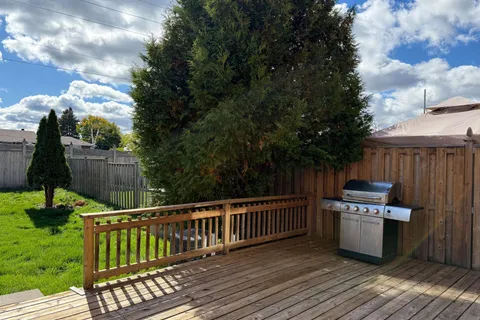 137 Courtney Crescent, ON L4N 5S9