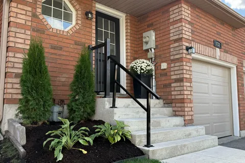 137 Courtney Crescent, ON L4N 5S9