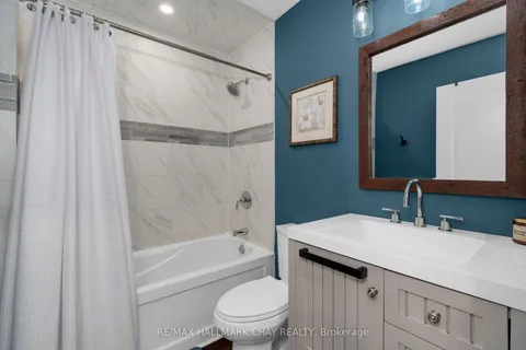 1 Iroquois Ridge, ON L0K 1E0