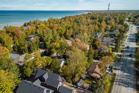 64 60th Street, ON L9Z 1V7