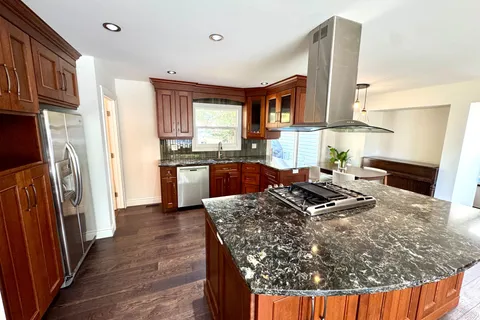 234 Oak Street, ON L0M 1S0