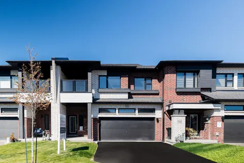 3026 Sandy Acres Avenue, ON L3V 0Y4