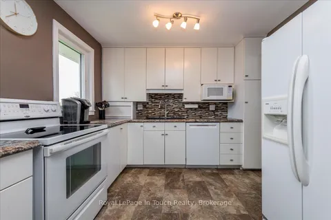 296 John Street, ON L4R 2J5