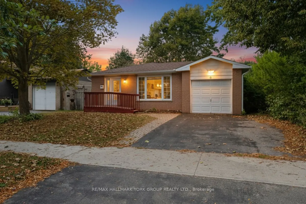 6 Glenecho Drive, ON L4M 4J3