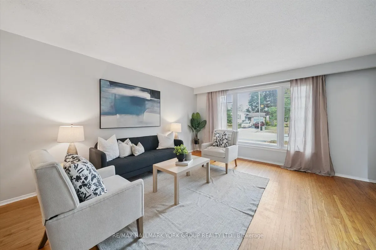 6 Glenecho Drive, ON L4M 4J3