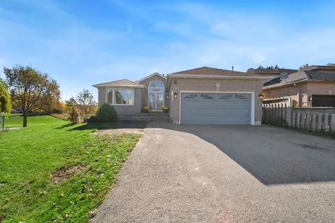 7 ASSINIBOINE Drive, ON L4N 8G4