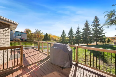 7 ASSINIBOINE Drive, ON L4N 8G4