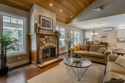 25 Copeland Creek Drive, ON L9M 0M3