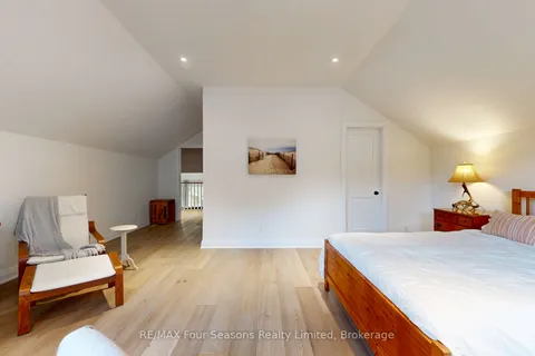 328 Walnut Street, ON L9Y 3C8