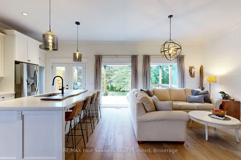 328 Walnut Street, ON L9Y 3C8