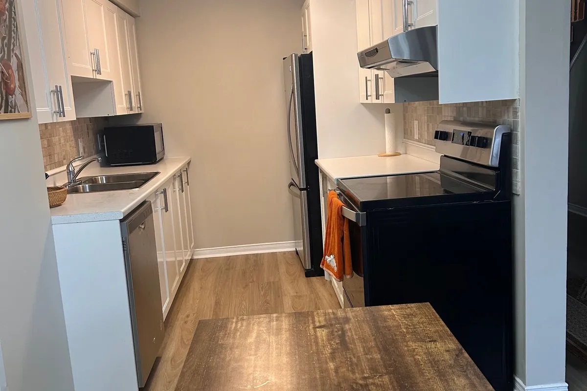 13 Lee Crescent, ON L4N 9Z5