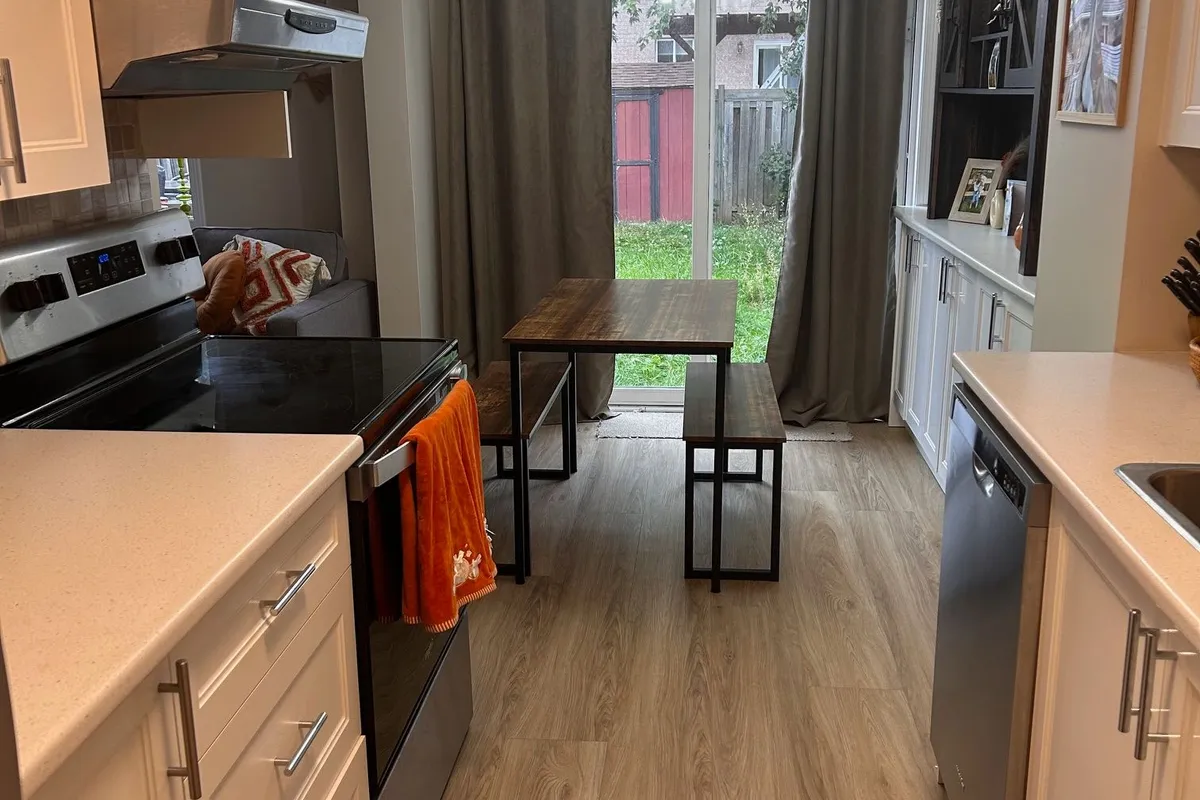 13 Lee Crescent, ON L4N 9Z5