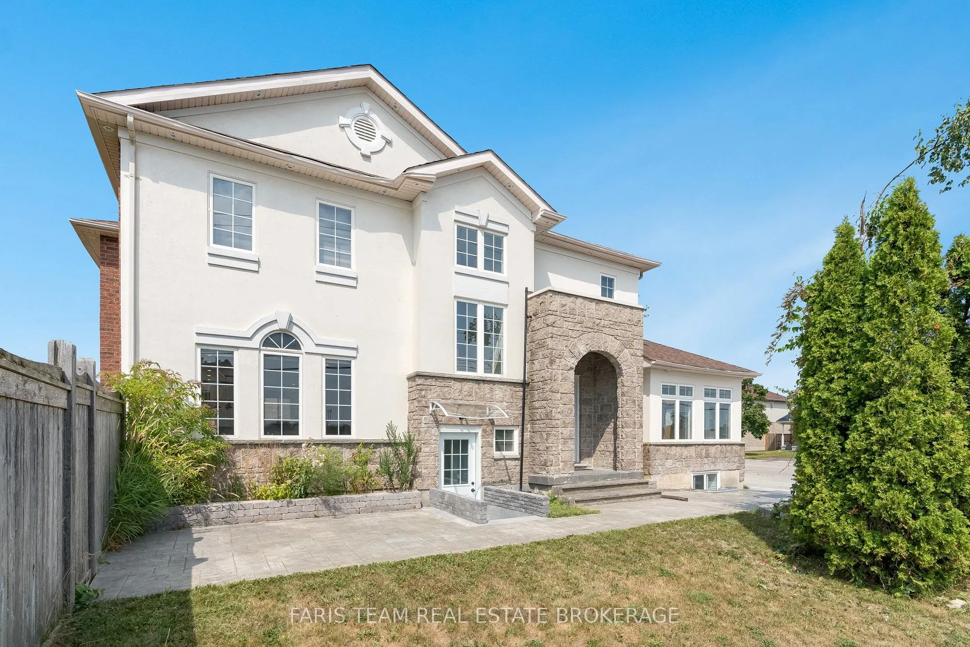 2 Vanessa Drive, ON L3V 7Y8