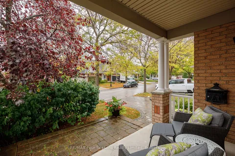 2 CALLARY Crescent, ON L9Y 4Y1