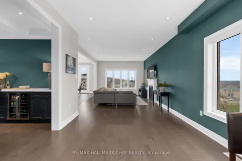 18 Cypress Point Street, ON L4N 6J9