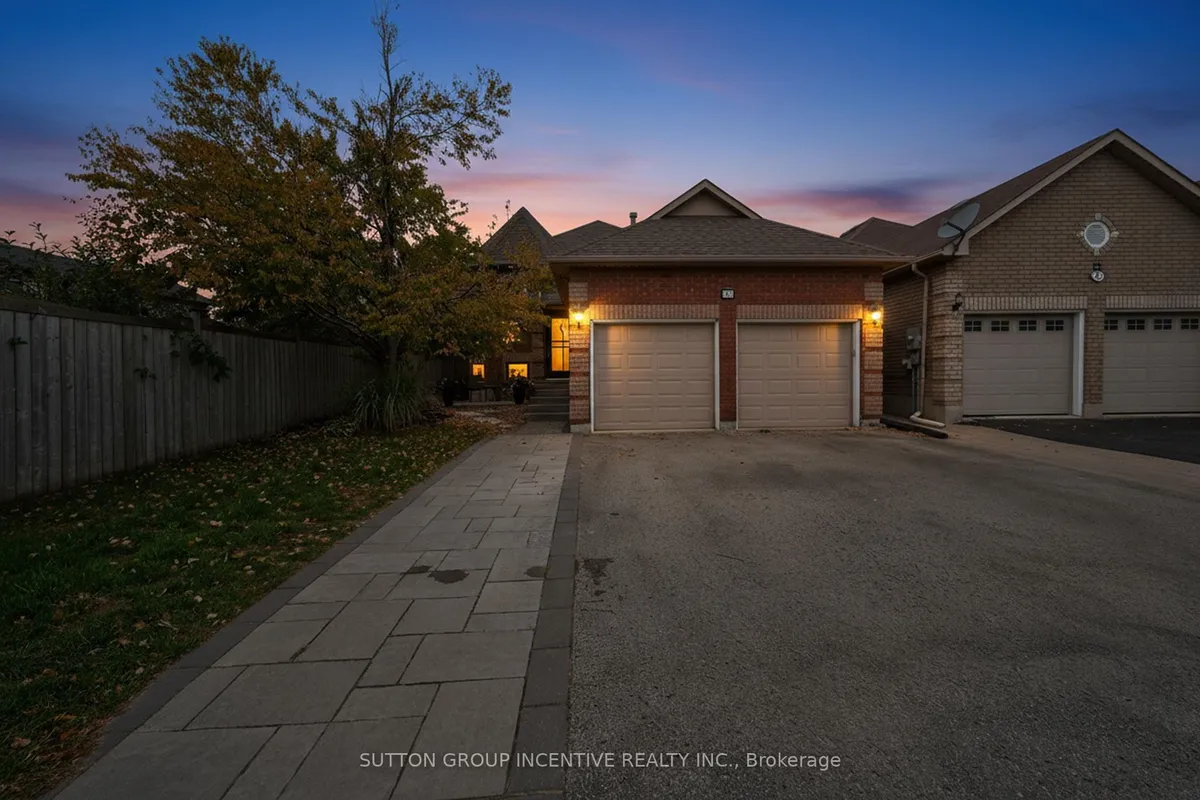 124 Hanmer Street, ON L4M 6V9