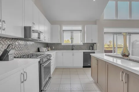 8 Spooner Crescent, ON L9Y 1T3