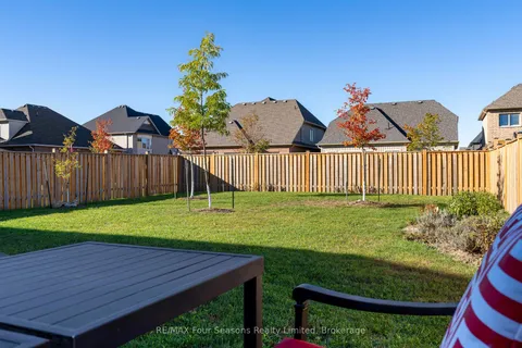 32 DEY Drive, ON L9Y 2P7