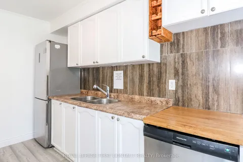 194 Kozlov Street, ON L4N 7H6