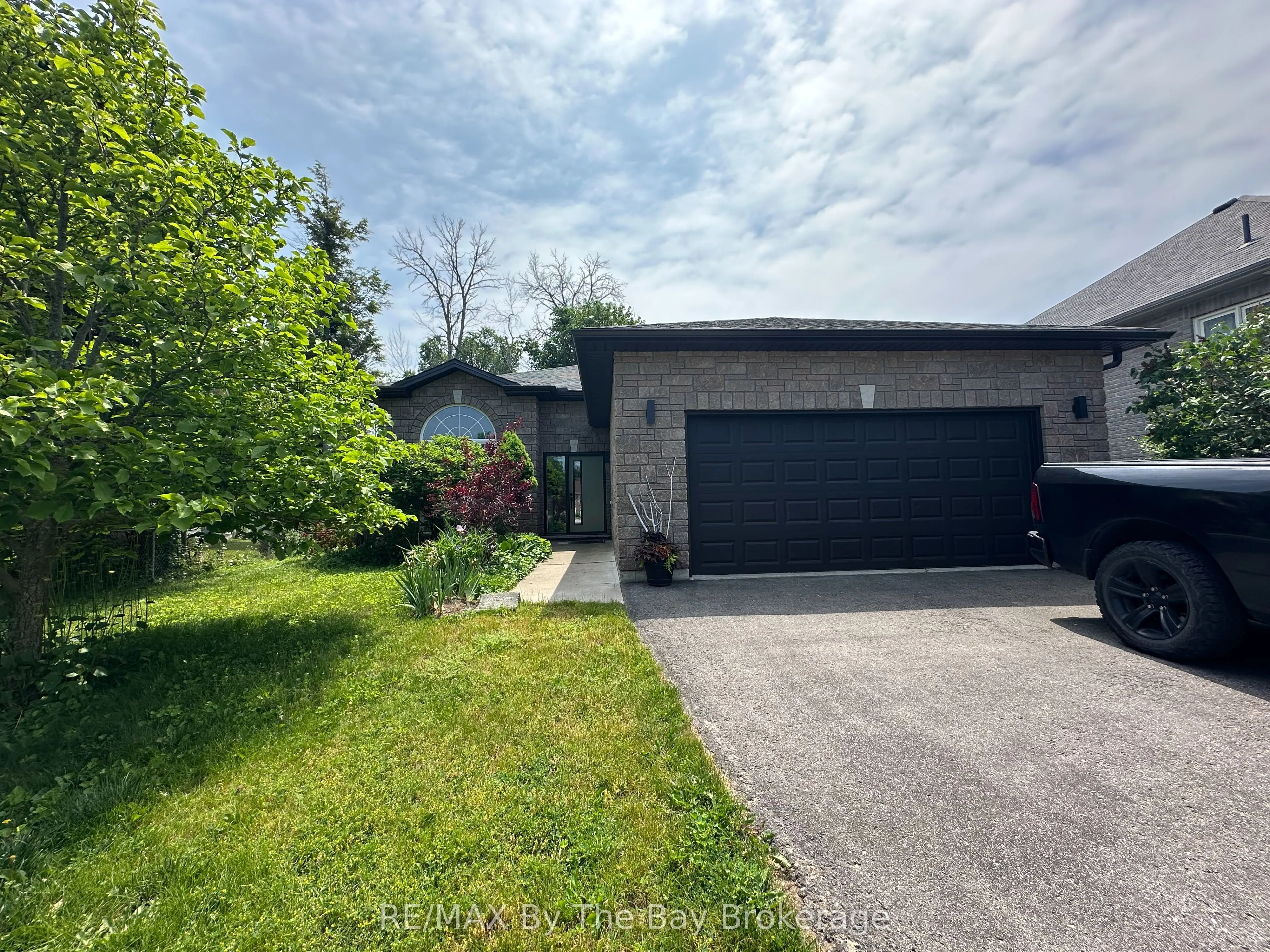 4 Woodside Court, ON L9Z 1H6