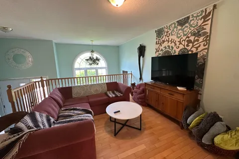 4 Woodside Court, ON L9Z 1H6